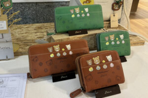 財布とチャームを展開する「リラックマ ベーシック」シリーズ