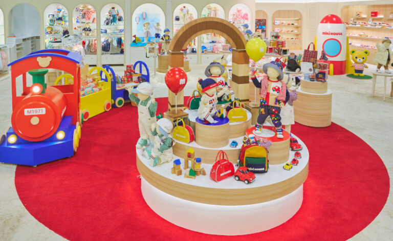 26年AW展示会では子供が楽しめる空間提案を強化した