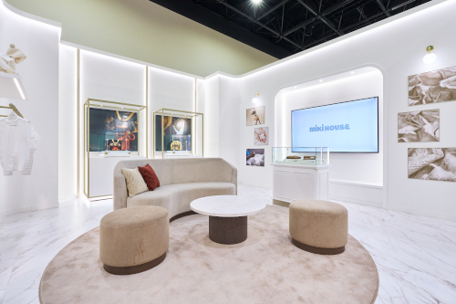 「ミキハウス ゴールドレーベル」の接客スペース