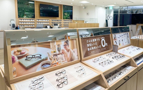 「オンデーズ」の商品が並んでいる様子