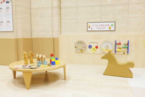 壁には4種類の「ウォールトイ」を設置。動かして遊べる